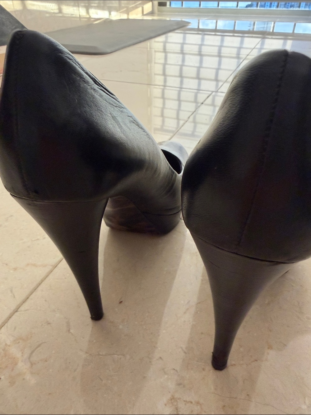 GUESS Black Rounded-Toe Women's Heels - Picture 4 of 5